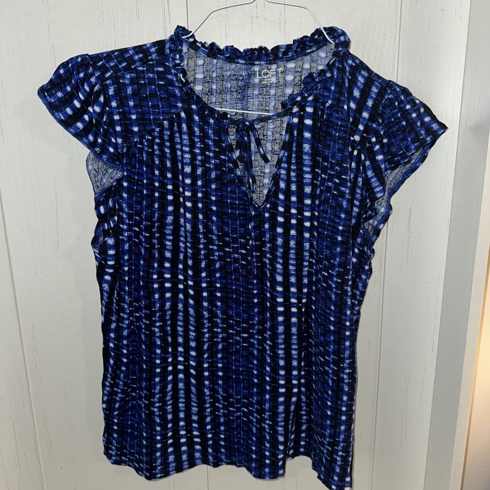 Ann Taylor Factory Flutter Sleeve Blouse Womens Large Navy Blue Geometric Career